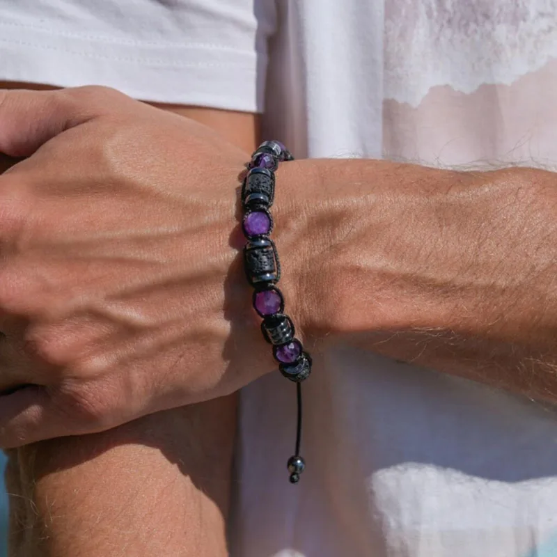 pulsera-de-hombre-tejida-a-mano-con-piedra-natural-morada-y-acabado-mate-para-surfistas