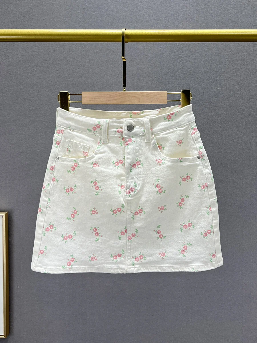 

Белая джинсовая юбка А-силуэта женская летняя 2024 с высокой талией, утягивающая, универсальная, с цветочным принтом, короткая, из смесового хлопка и полиэстера