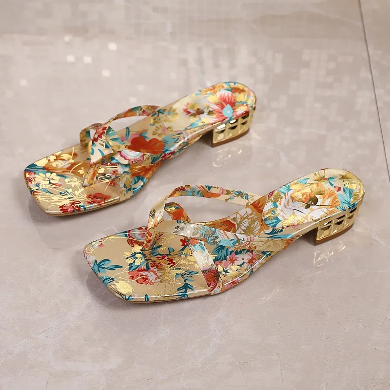 Women's Golden Floral Print Thong Sandals 3CM Low Heel Square Toe Block Heel Summer Beach Casual Flip Flops