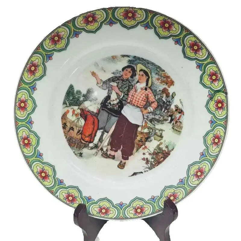 Assiettes anciennes en porcelaine de Chine avec deux membres des femmes du commandement du peuple, vaisselle en céramique vintage pour collectionneurs
