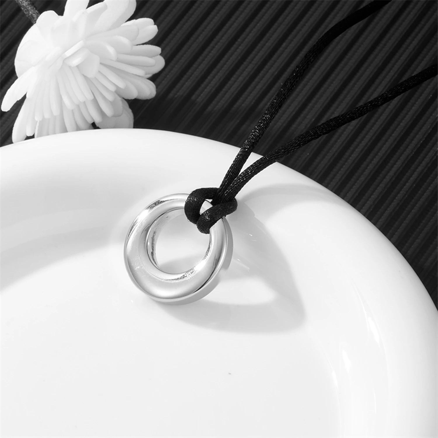 Urnen-Halskette für Asche für Damen und Herren, Kreis des Lebens, Ewigkeit, Gedenk-Anhänger, Ascheschmuck – Detail 4