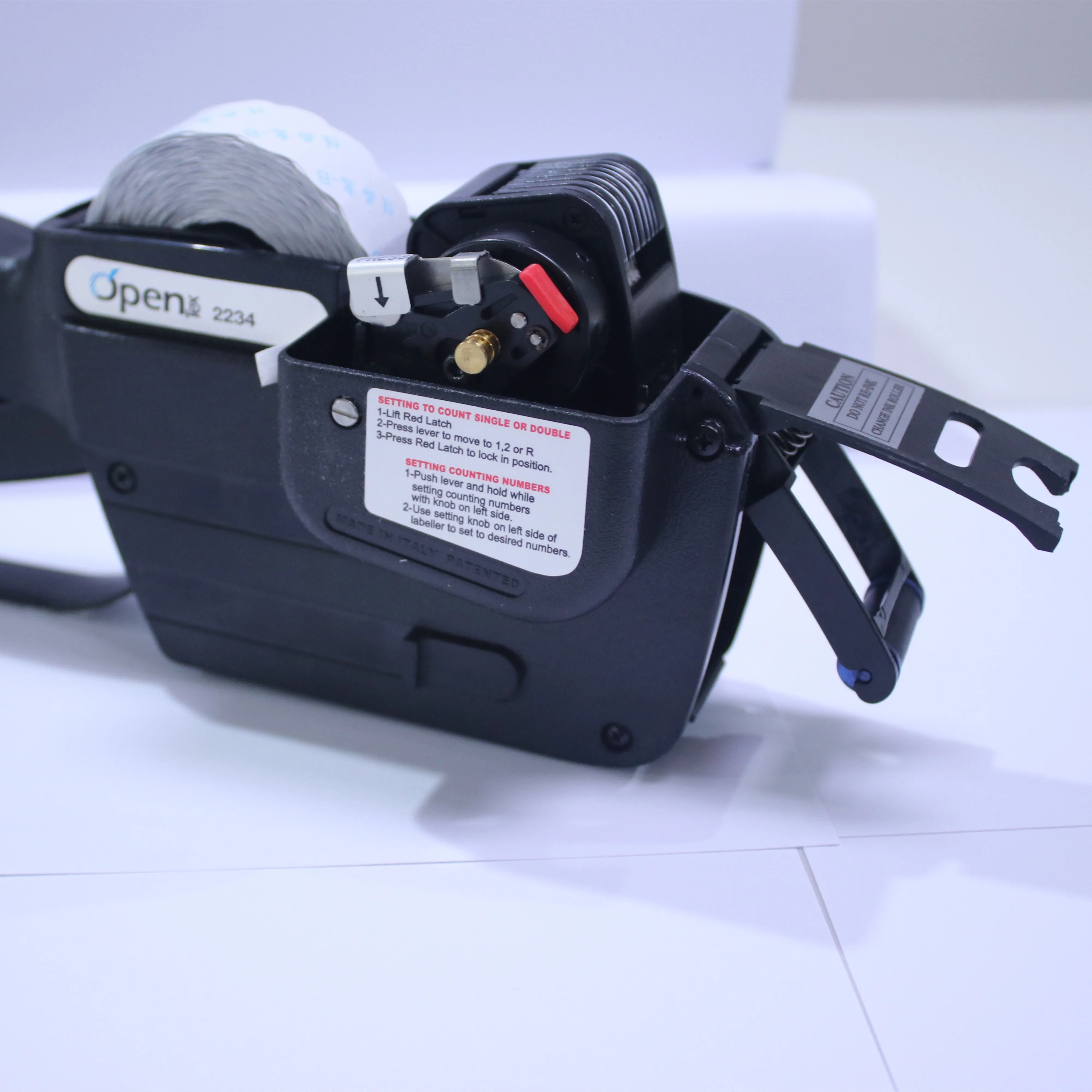 Consecutive Self -adhesive Label Machine for Garment Textile Factory