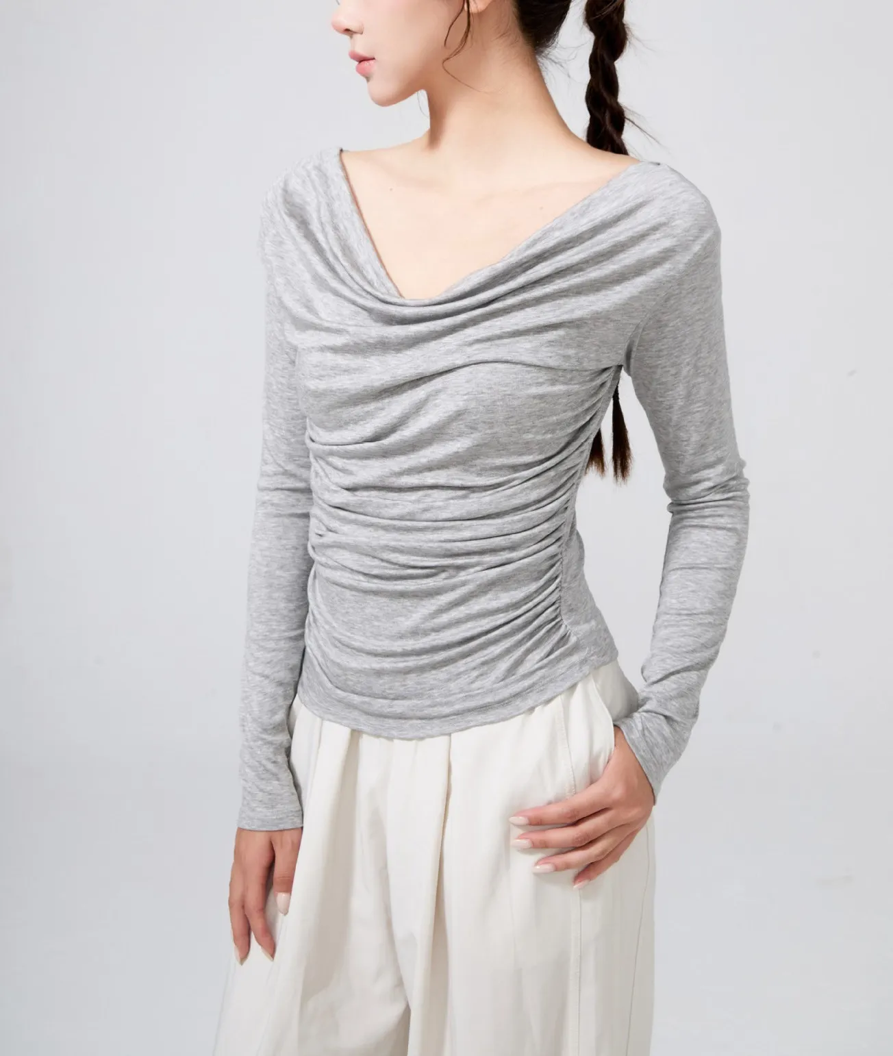 Einseitiges, langärmeliges T-Shirt für Damen, geeignet für Fitnessstudio, schmal geschnitten, vielseitig einsetzbar, als Sport-Überwurf, für Pilates, Training und Yoga, Oberteil, Bekleidung. – Detail 3