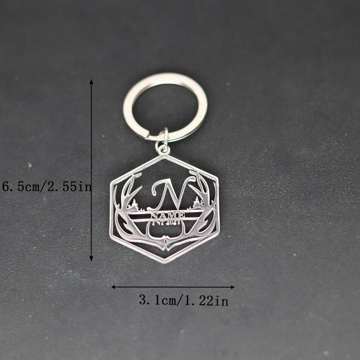 QIAMNI 鹿の角キーリングカスタマイズされた彫刻名日付キーホルダーパーソナライズされたステンレス鋼銘板キーチェーンお土産ギフト