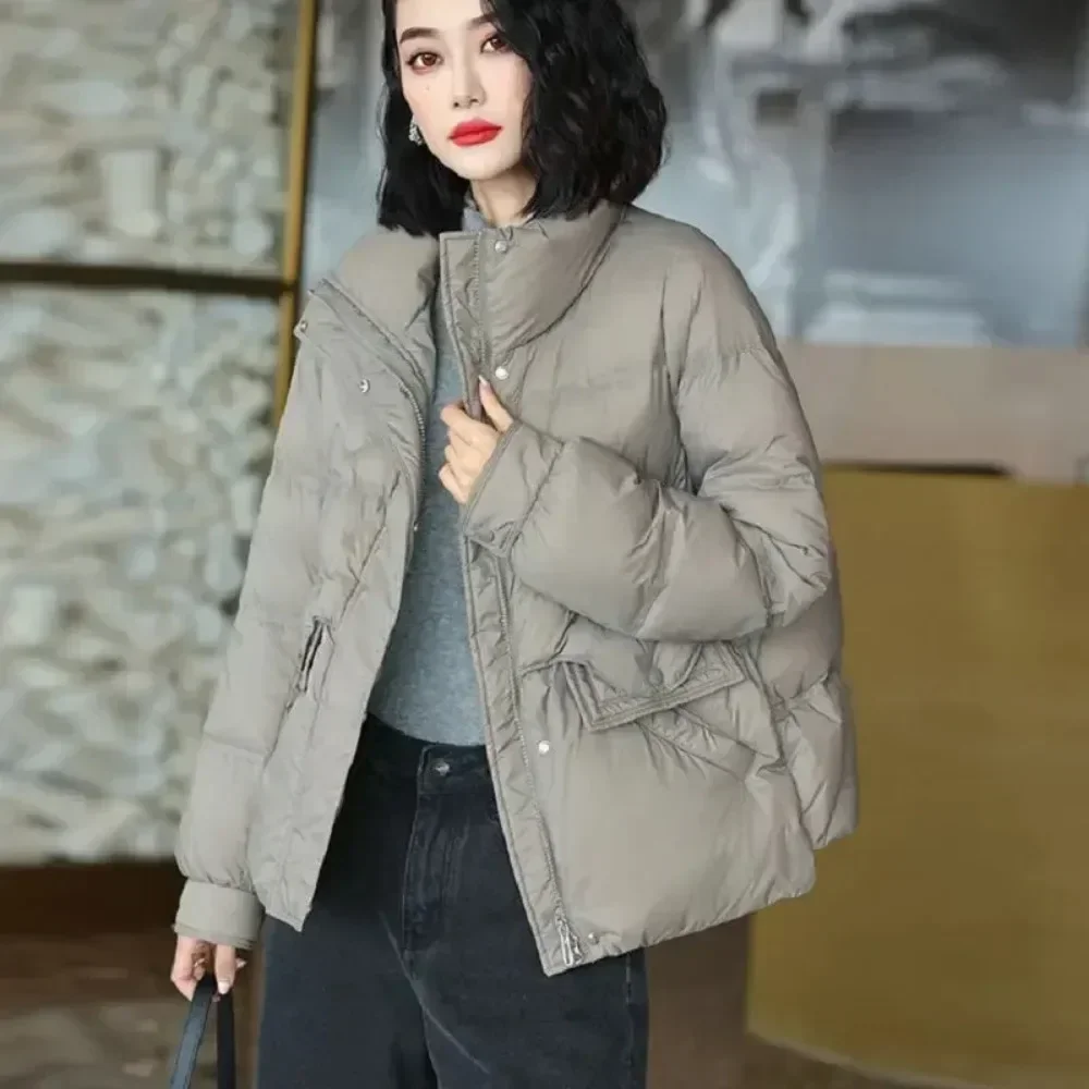 معطف منتفخ نسائي جديد سترات شتوية للخريف للنساء خفيفة للغاية مقاومة للرياح سترات من الريش بياقة واقفة سترة بيضاء مبطنة للأسفل #4