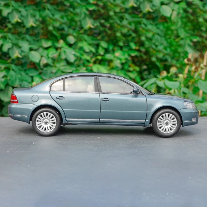 Diecast 1:18 Scale PASSAT Lingyu Alloy Car Model Finished Product Simulation Toy Collection Gift Static Model Souvenir