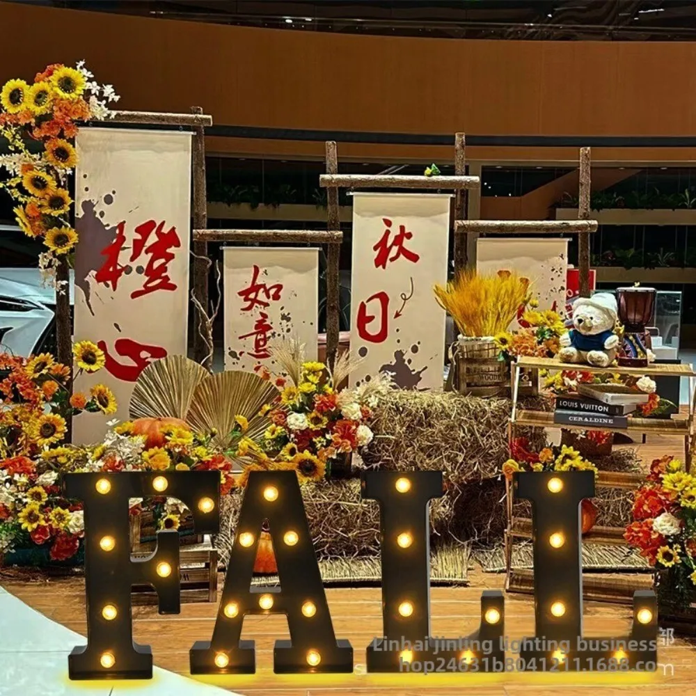 ضوء LED إبداعي بأحرف سوداء كبيرة لتزيين مشهد حفلة التخرج باللغة الإنجليزية