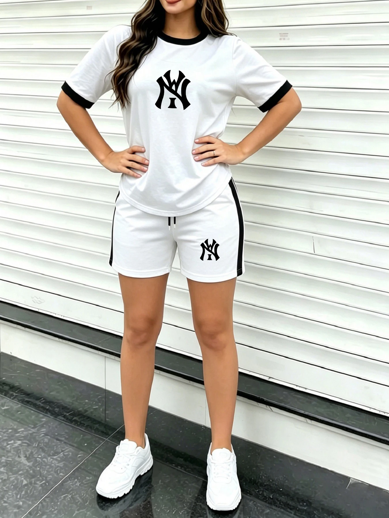 

American Casual Style Women's Short-Sleeve Shorts Set, Symbol Print, Color-Blocked Round-Neck Short-Sleeve T-Shirt, Side-Striped Shorts Two-Piece Set, Loose Fit, Everyday Home and Outing Outfit, Retro Vibe Complete Set, Summer, Daily Casual Women's Wear