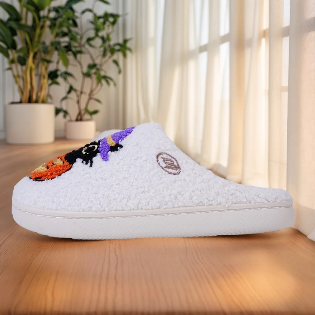 

Black Cat Pumpkin Halloween Plush Slippers Comfortable Thermal Couple Slippers Non-Slip Fuzzy Closed Toe Slippers for Men Women
