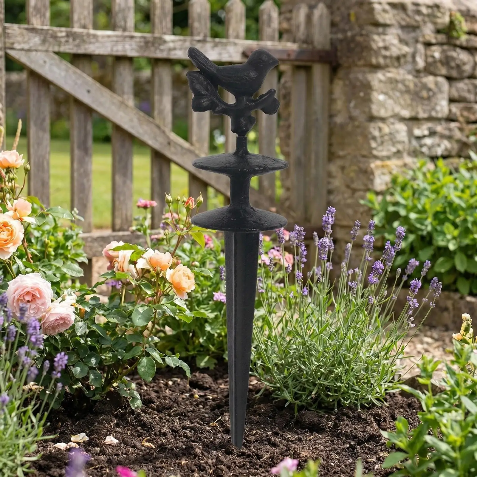 Heavy Duty Iron Garden Hose Guide Spike Rustproof Stake Outdoor Ornament Water Hose Holder for Flower Bed Protection