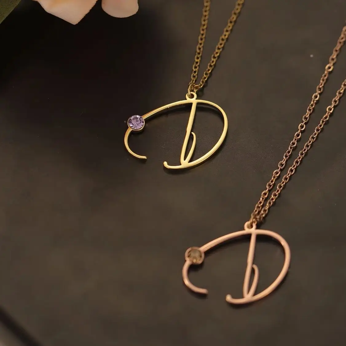 

Простое полое ожерелье с первоначальным камнем, персонализированное женское ювелирное изделие из нержавеющей стали, подарок на день рождения для подруги