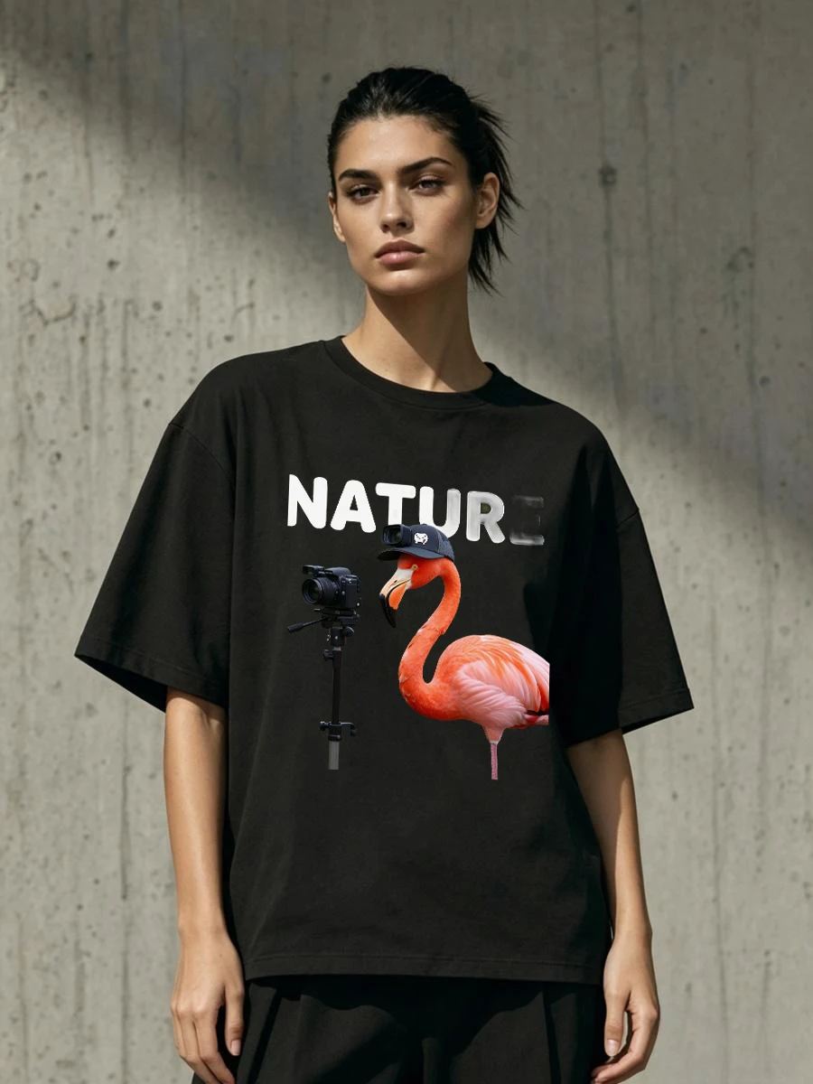 T-shirts Printemps Royalwave Street-Mixer Outliers à imprimé 'Tag' et détail bateau, Redéfinissant, Étonnant, Incomparable, Avant-gardiste, Inspirant