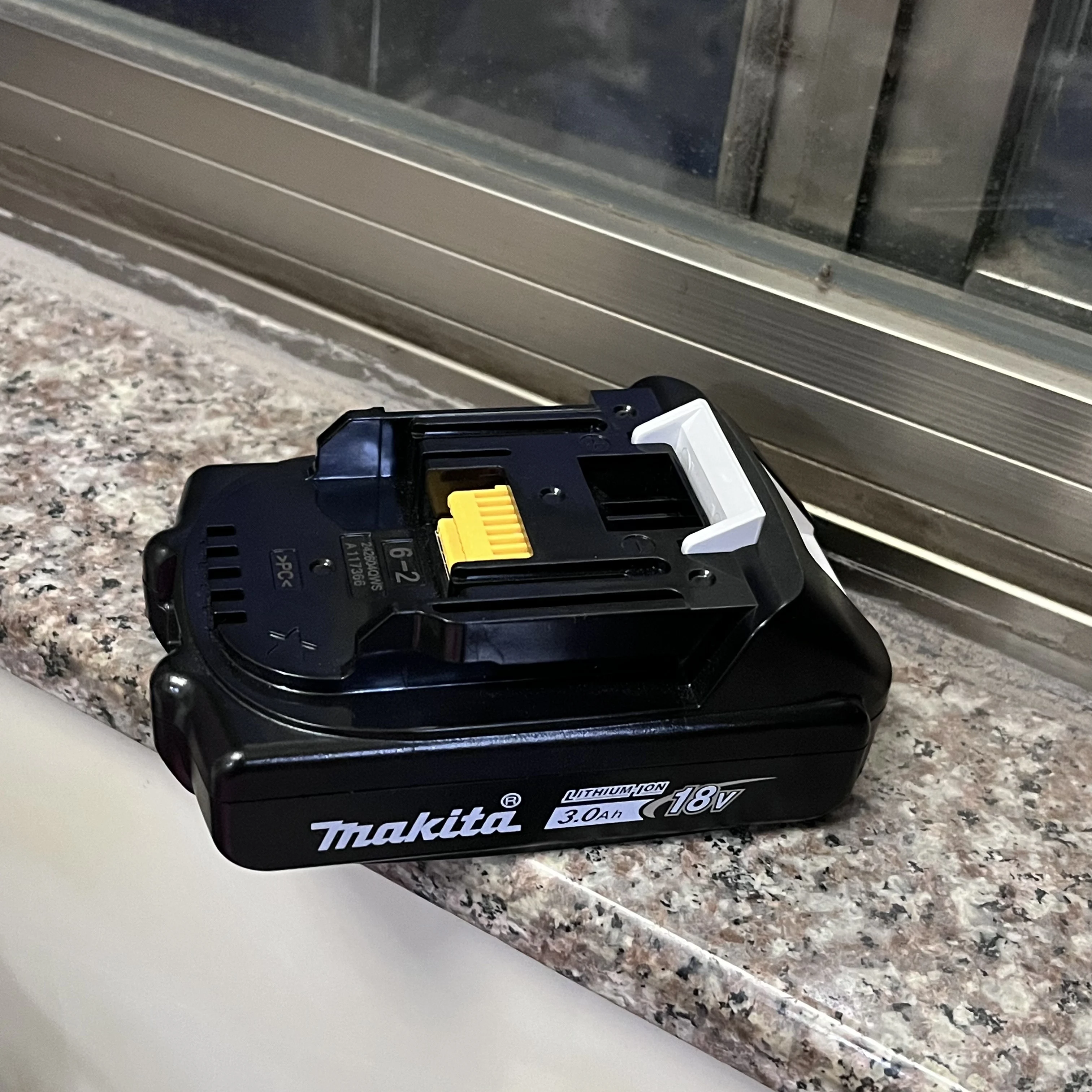 

Replacement Li-ion Battery 3000mAh 18V Fit For Makita BL1830 BL1850 BL1860 BL1815 Series
