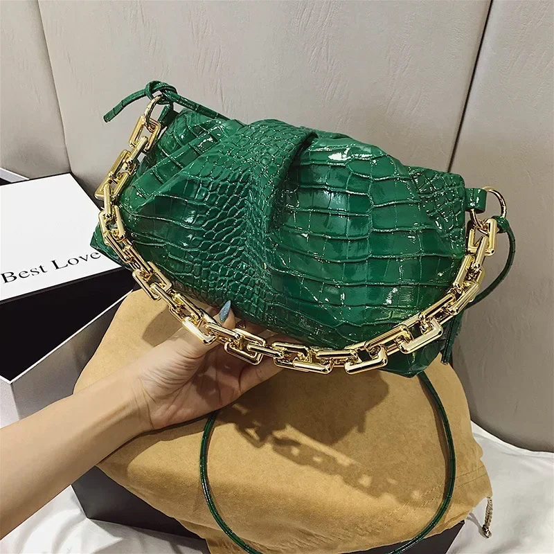 

2021 New Women's Underarm Bag Luxury Desiner Large Capacity Shoulder Messenger Bag Thick Chain Fold Handbag Crocodile Cloud Bag