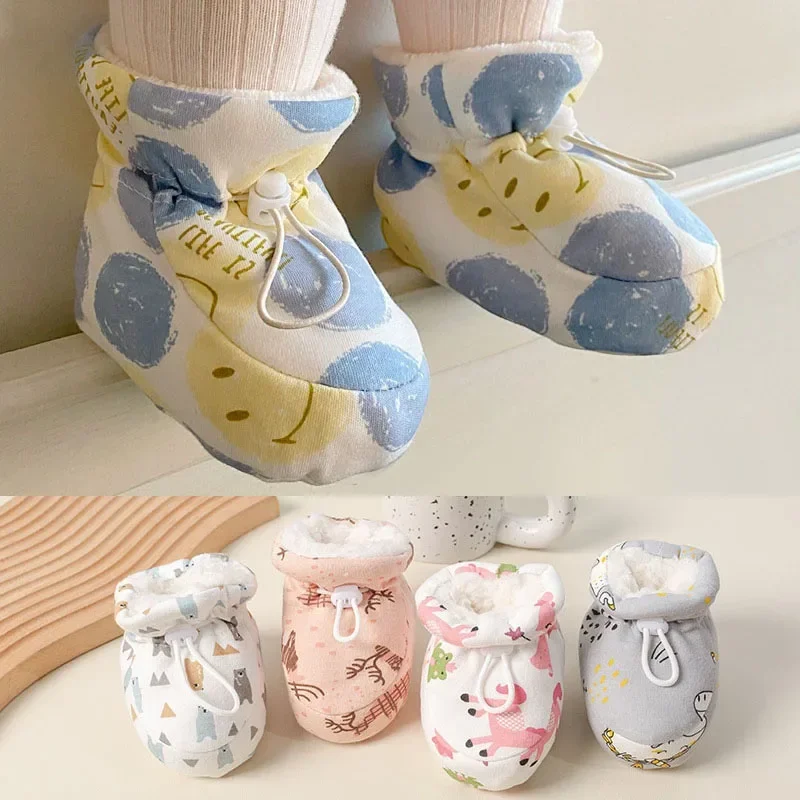 Zapatos antideslizantes de dibujos animados para bebés, botas de nieve gruesas y cálidas de terciopelo para recién nacidos, suela suave, invierno,