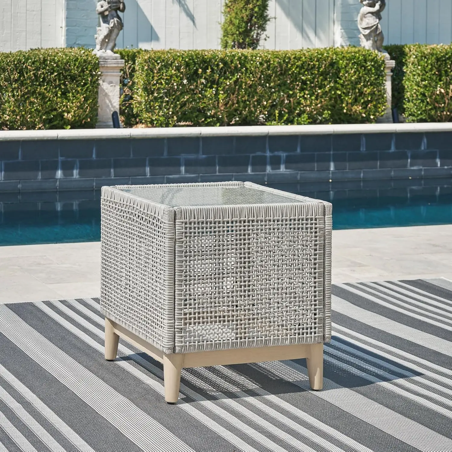 Współczesny, elegancki stolik – Outdoor Lighting Accent recenzja i cena