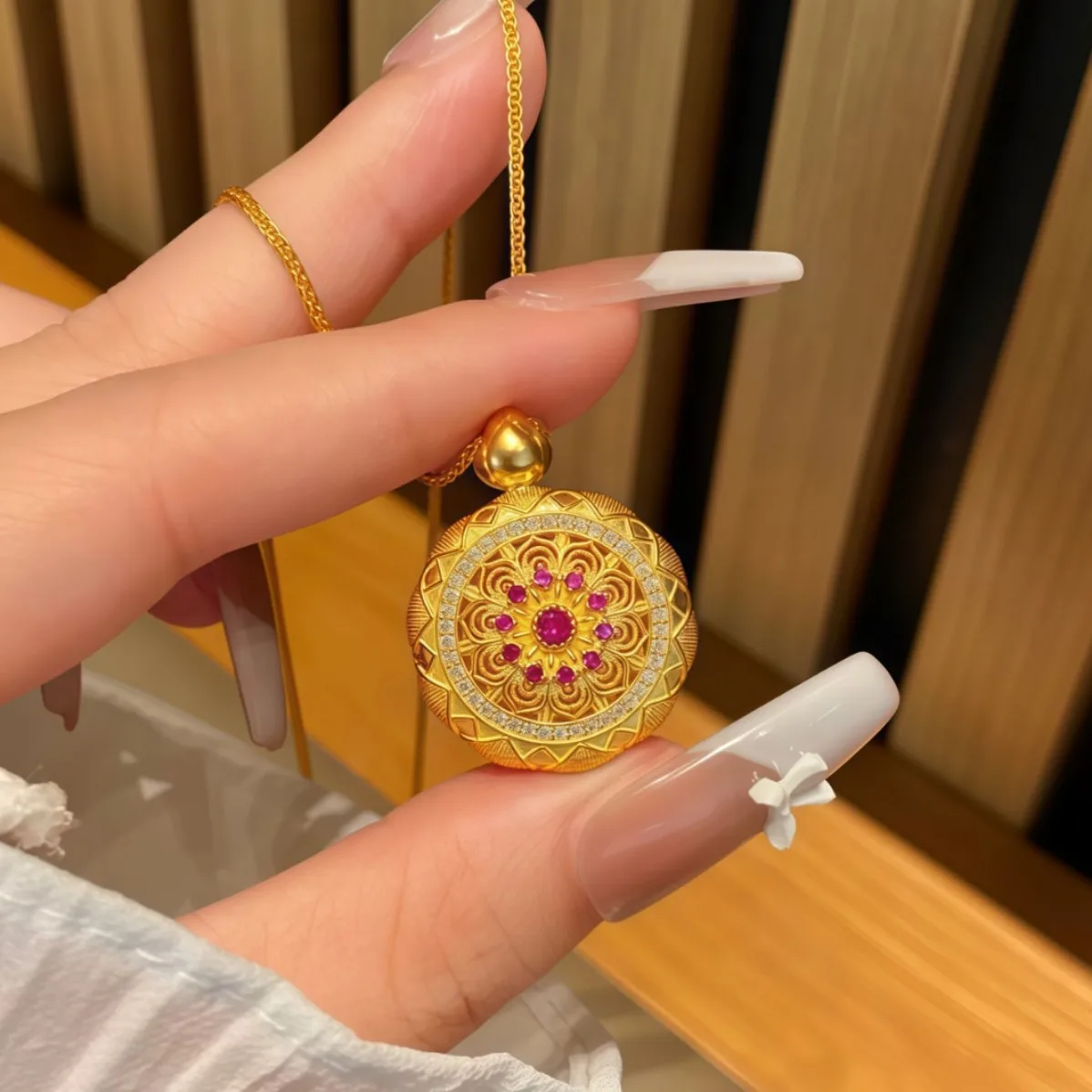 

Luxury 24K 9999 Pure Gold real gold Women's Peacock Flower Ruby Rotatable Compasses Pendant Necklace