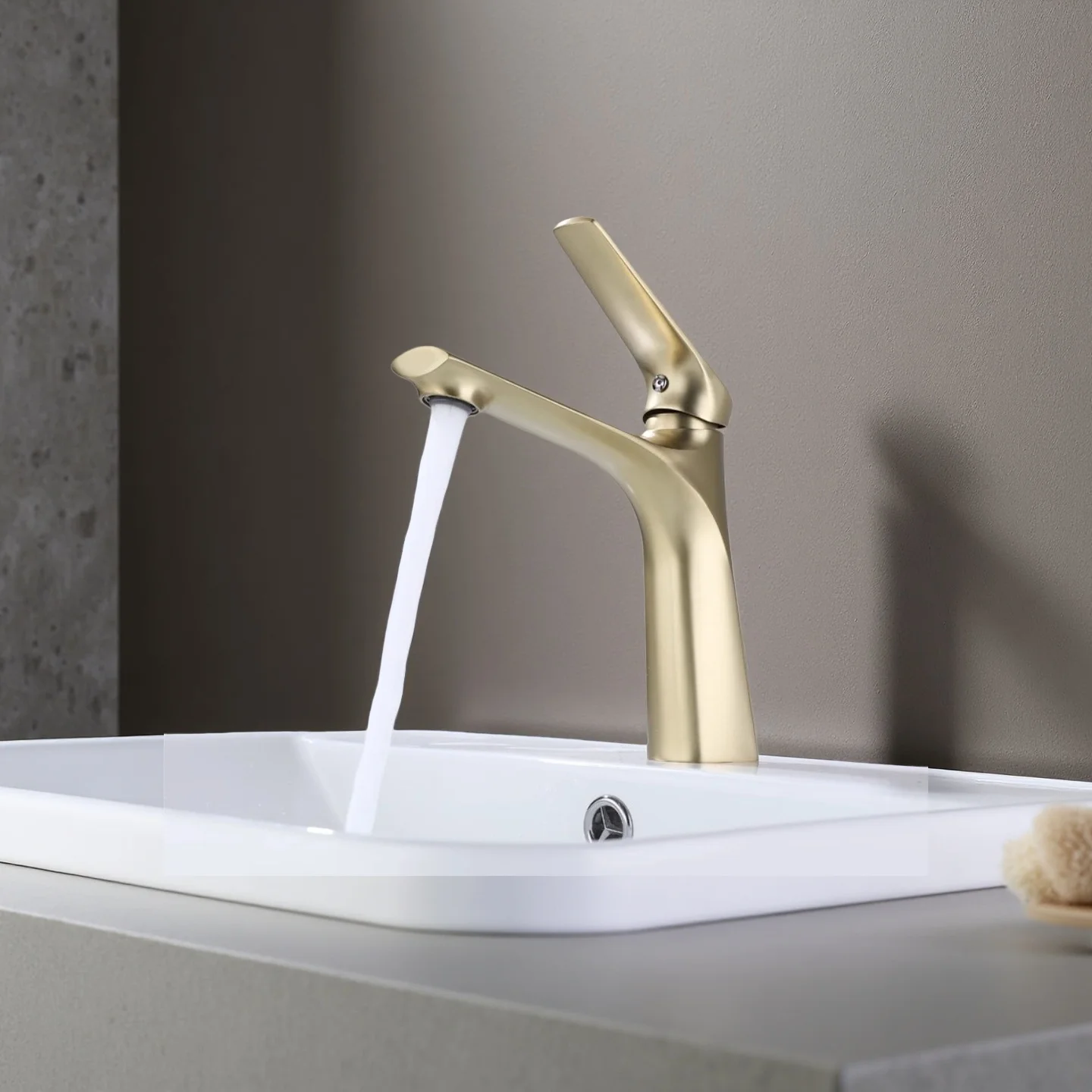 grifo-de-lavabo-de-bano-de-lujo-ligero-grifo-de-laton-caliente-y-frio-lavabo-grifo-de-balcon-para-el-hogar-g1-2g3-8