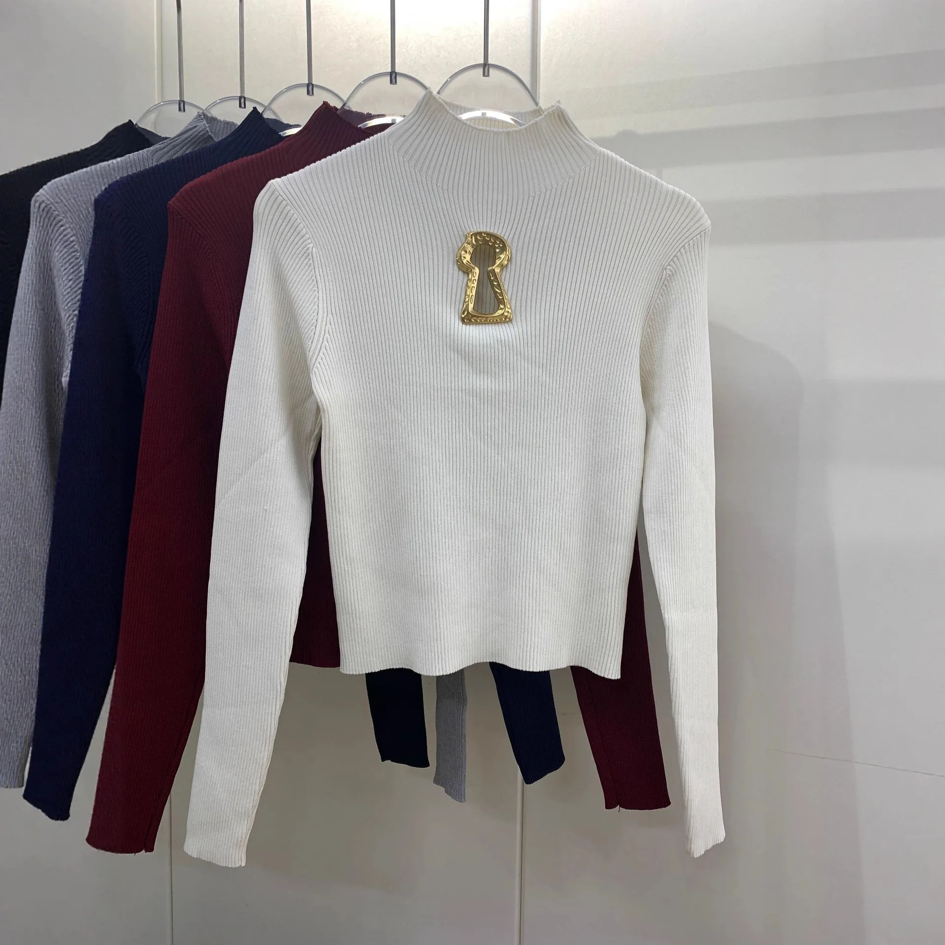 ハーフハイネックのセクシーな透かし編みニットセーター レディース 秋冬 暖かい 長袖 無地 スタンドカラートップ ニットジャンパー