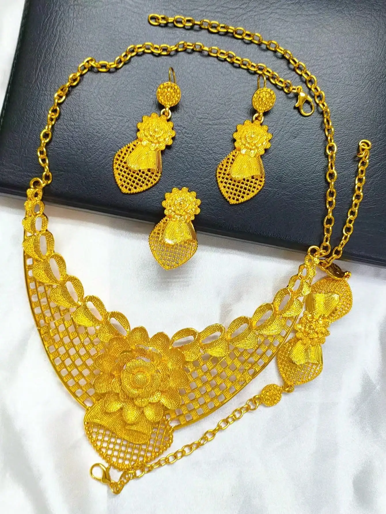 Alloy 24k Gold Plated African Necklace Bracelet Earrings Ring Dubai Indian Bridal Women\'s Jewelry Set