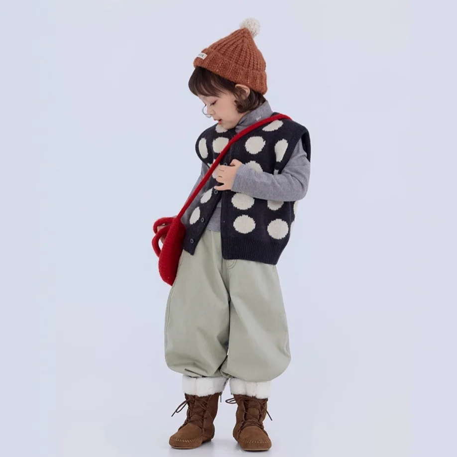 

Черно-белый жилет для маленьких девочек, зимний утепленный жилет в горошек для маленьких девочек, вязаный кардиган без рукавов для маленьких девочек