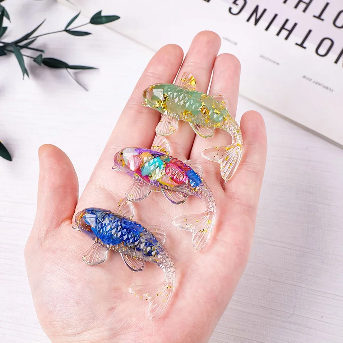 

1pc Small Fish Natural Crystal Figurine Lucky Koi Fish Shaped Handicraft Ornaments Home Decoration Desk Ornament Gift New