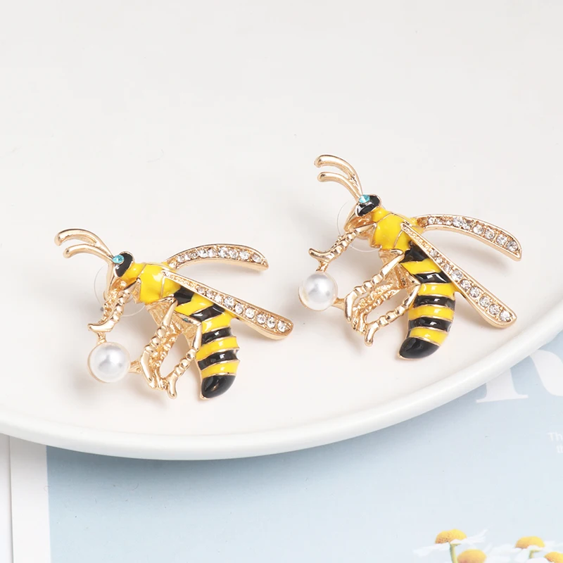 32 Styles Fashion Colorful Bee Stud Earrings Butterfly Insect Statement Earrings for Women Jewelry Party Surprise Gifts 2023