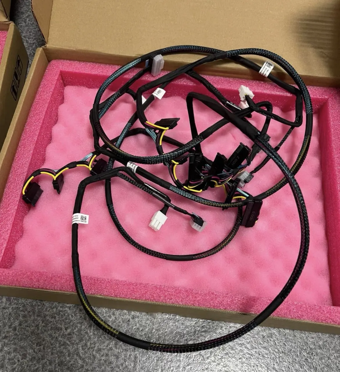 

ДЛЯ кабеля Dell NJRNF PowerEdge T160 Perc_CTRL_SRC_SA1 к HDD0/HDD1/HDD2