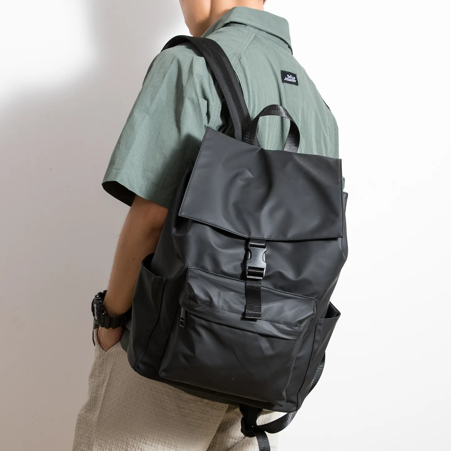 

Oxford cloth simple men backpack flip lock fixture computer travel commuting backpack student schoolbag