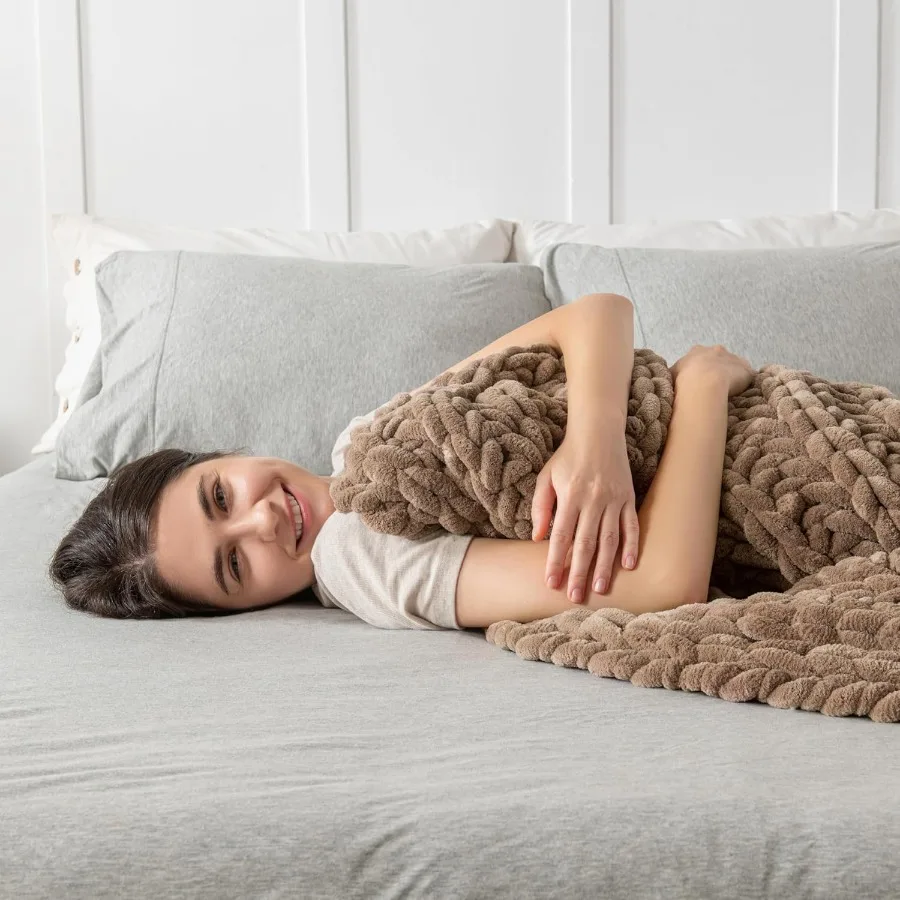 

Handmade 10 lb Soft Knitted Weighted Blanket 40 x 60 in Breathable Chunky Knit Gravity Blanket Throw for Relaxation and Comfort