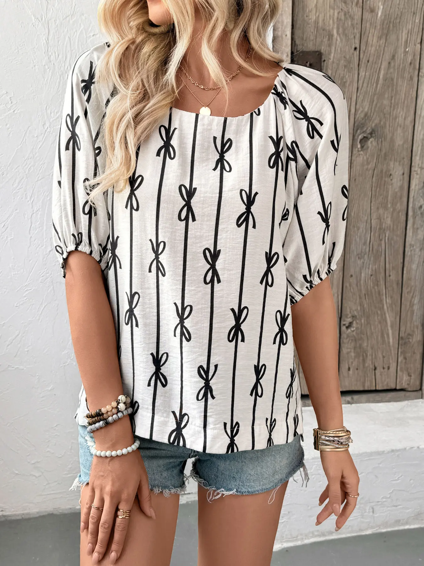 

A new bow print striped square neck puffed-sleeve shirt top for women in the summer of 2025