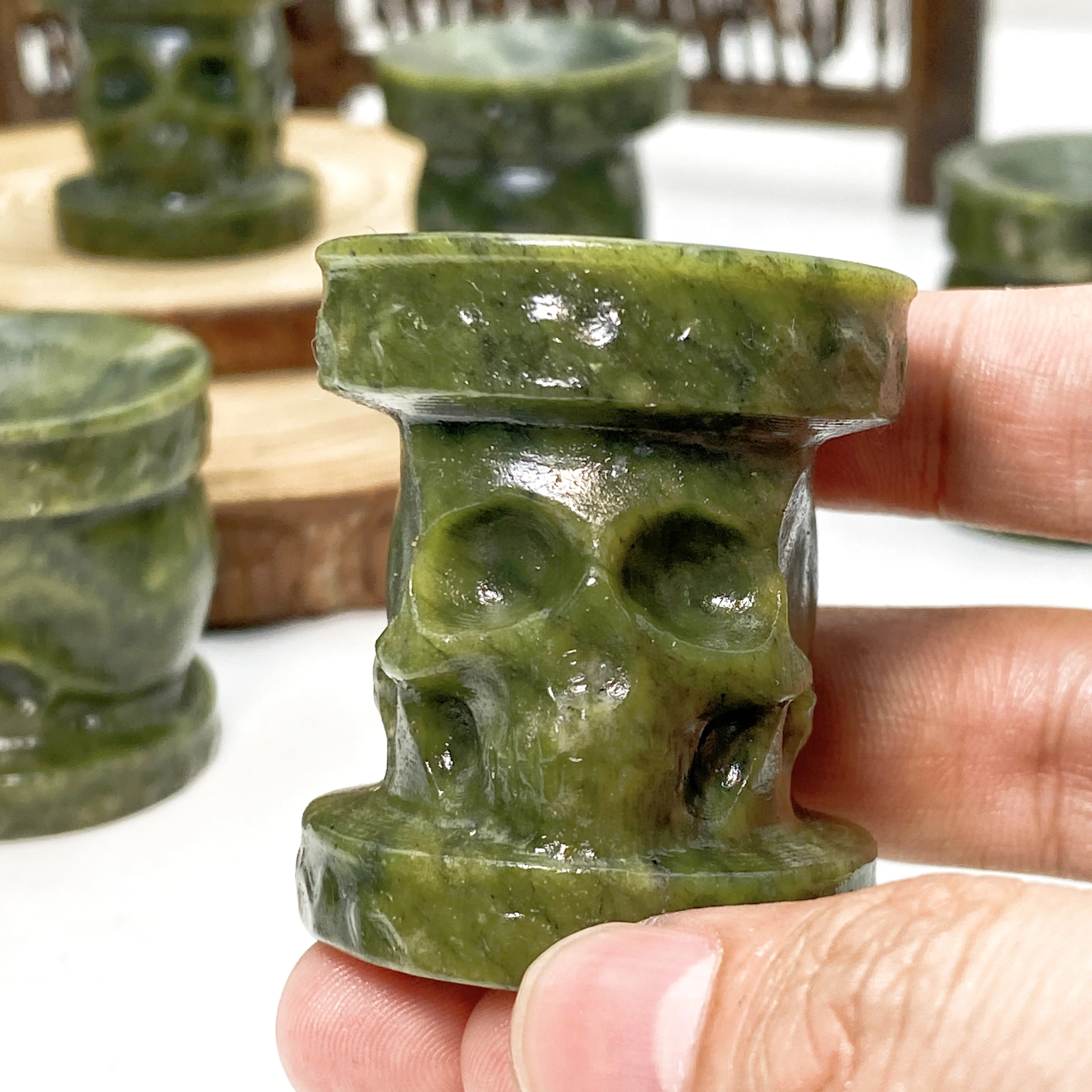 

Random 1PC High Quality Xiu stone Skull sphere stand Decoration Natural Crystal Raw Stone, Birthday gift, Scene decoration.