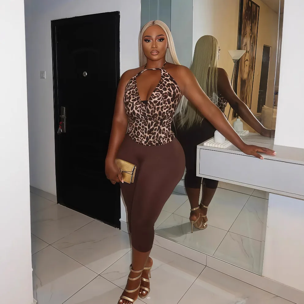 

Лето 2025 г., женский комплект без рукавов с подвесным воротником и леопардовым узором, топ с открытой спиной, узкие брюки, сексуальный комплект из двух предметов