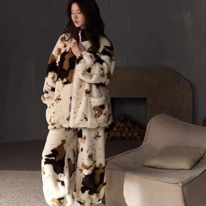 

Pajamas Women's Autumn and Winter New Flannel Loungewear Coral Fleece Thickened Fleece Polka Dot Zipper Warm Clothes Set
