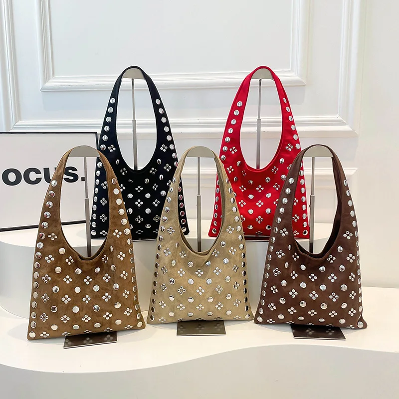 

Fashion New Designer Tote Bag Locomotive Personality Trendy Cool Polka Dot Rivet Underarm Portable Bucket Women's Bag