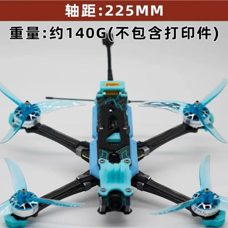 시뮬레이션된 트라이플라이 스카이브레이킹 5인치 랙은 O3 스카이 엔드를 지원하며 FPV 고화질 항공 촬영 및 화려한 비행에 적합합니다.