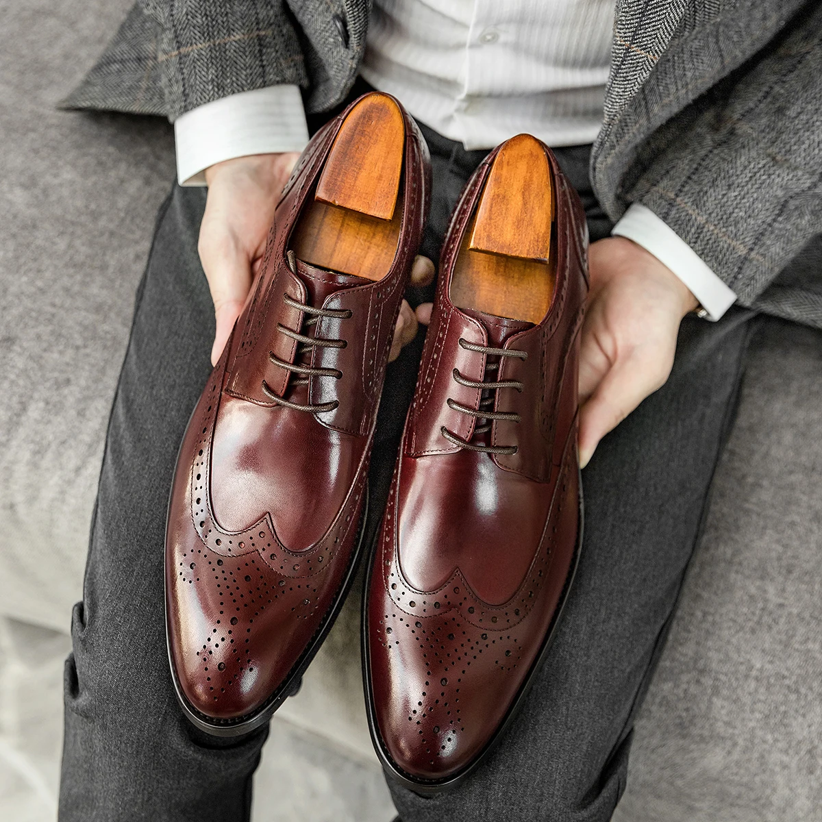 Hanmce Shoes For Men With Free Shipping Multi-color Fashion Breathable Leather Businese Wedding Brogue Shoes