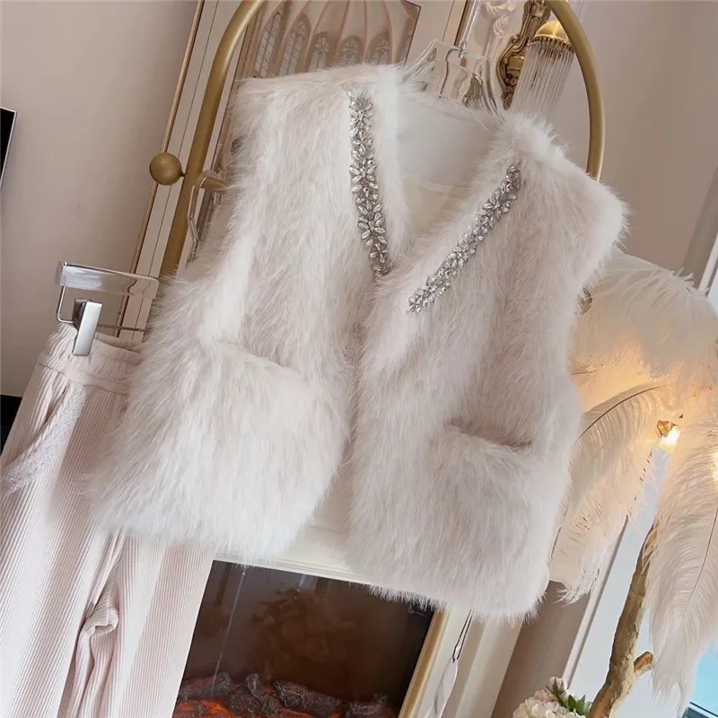 New Fake Fur Vest for Women Autumn Winter New Hairy Shoulder Vest with Diamond Inlaid Design Thickened Warm Fashion V-Neck