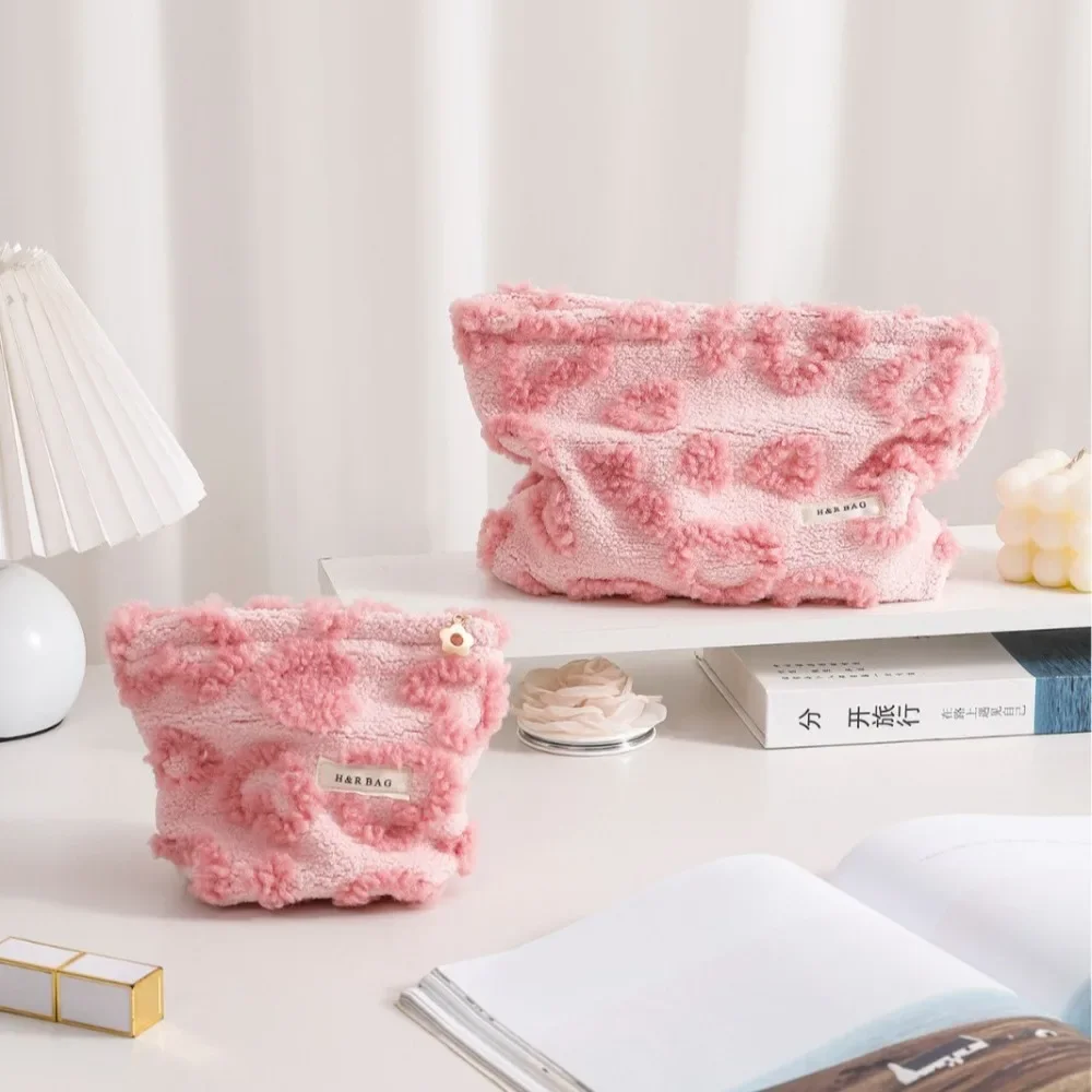 

New Plush Cute Love Makeup Bag Portable Skincare Product Lipstick Storage Bag Hand-held Inner Bag Korean Stationery Pencil Cases