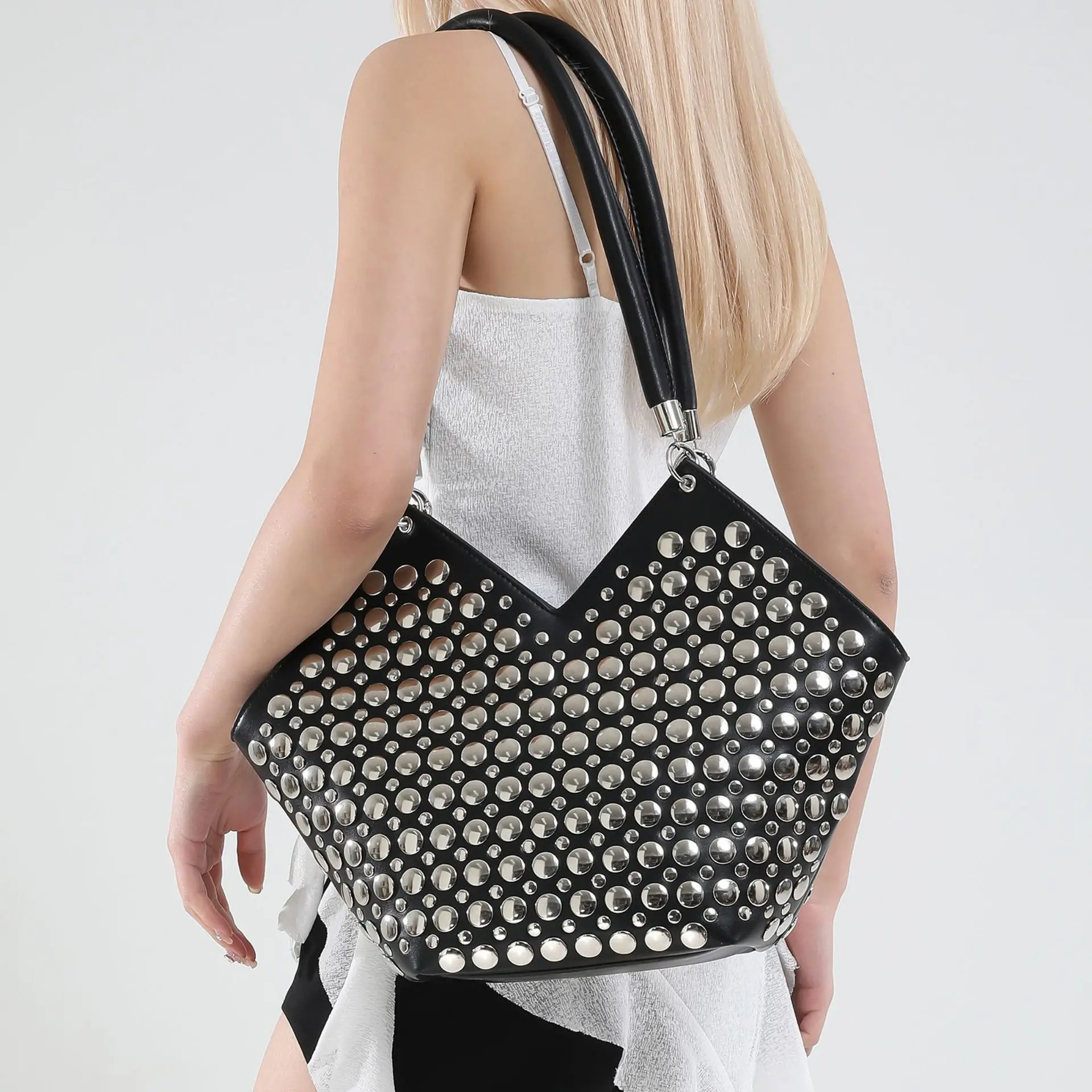 

2025 Retro Bucket Bag - Women's Vintage Shoulder Purse, Trendy Polka Dot Studded Underarm Bag