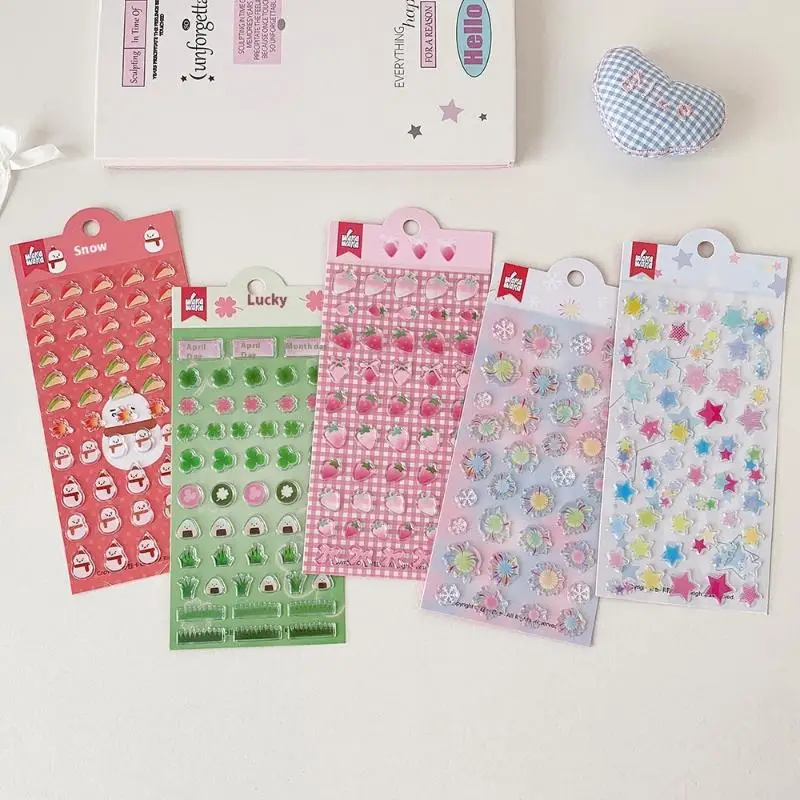1 Arkusz Dekoracyjnych Naklejek Kreskówkowych Koniczyna Truskawka Płatek Śniegu Wodoodporne Naklejki 3D do Dziennika na Obudowy Telefonów DIY Materiały Rękodzielnicze