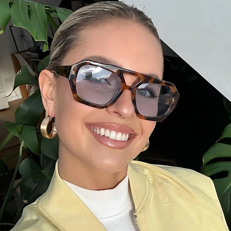 

Retro square double bridge sunglasses with thick frames for men and women fashionable and chic leopard print gradient sunglasses