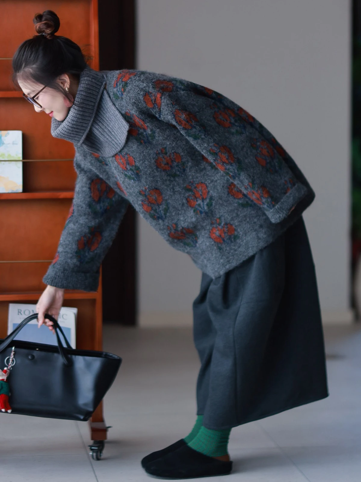 

Новинка! Женский шерстяной свитер с круглым вырезом, эффект похудения, универсальный, мягкий, в стиле ретро, повседневный, свободного кроя.