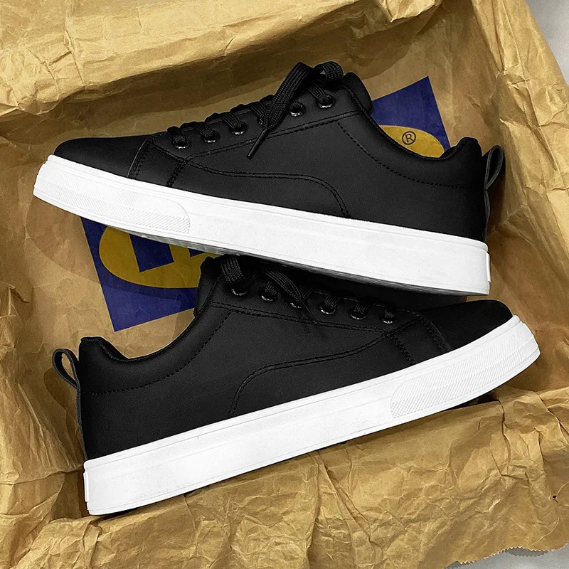 أحذية رجالية غير رسمية لخريف 2025 أحذية بيضاء عصرية جديدة للرجال أحذية فردية على الموضة الكورية #4