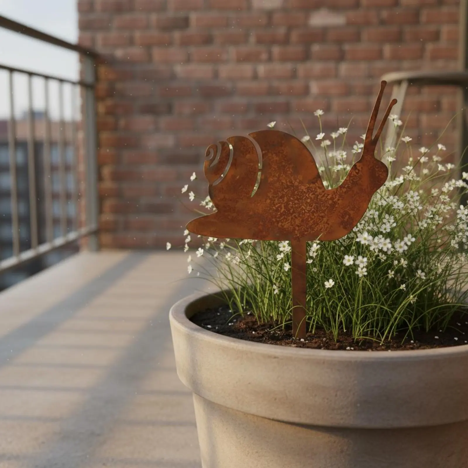 

4 Pieces Weathered Snail Outline Rust Finish Metal Snail Stake Lawn Ornament Whimsical Design Outdoor Decor for Patio