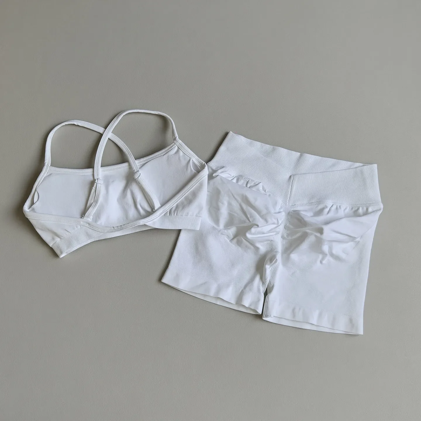 Seamless High-Waisted Yoga Suit Peach Butt Push-Up Backless Sports Bra Tummy-Tightening Buttocks Shorts Fitness Training Set