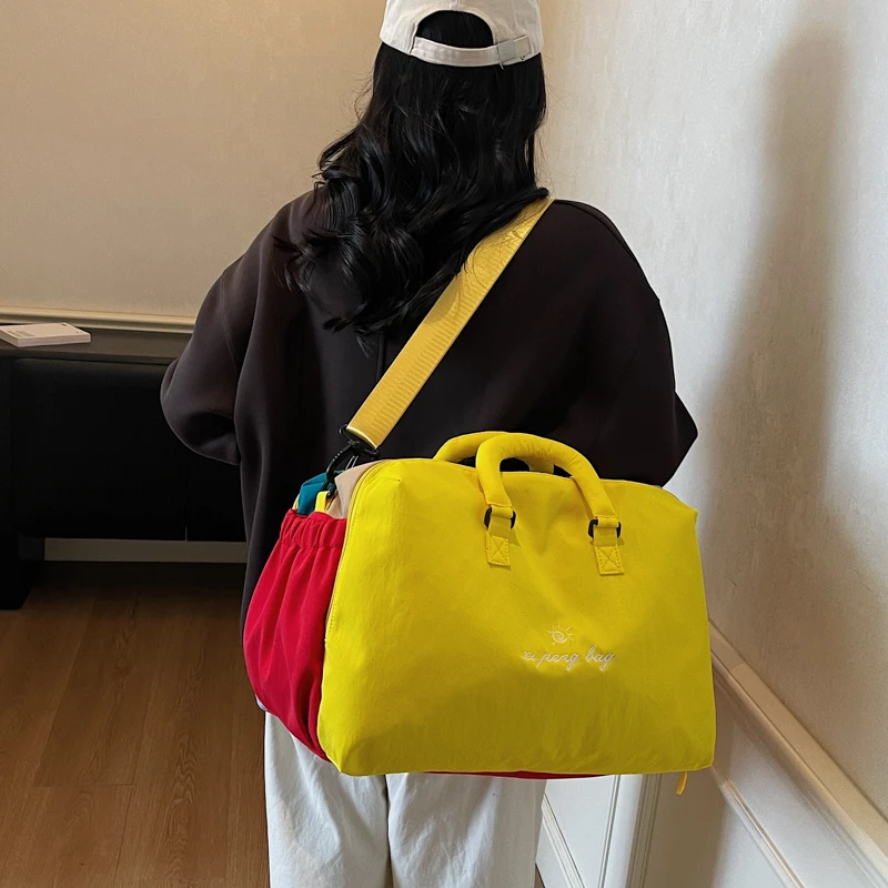 2026 حقائب سفر جديدة غير رسمية ملونة ذات سعة كبيرة عالية الجودة مصمم نمط اللون مطابقة حقائب كتف نسائية رائعة للغاية #4