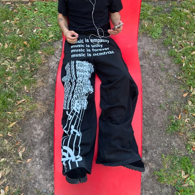 Spodnie American Vintage z lat 2000. Kreatywne, personalizowane litery, nadrukowane spodnie, hip-hopowe, streetwearowe, sportowe, luźne, elastyczne spodnie do joggingu.