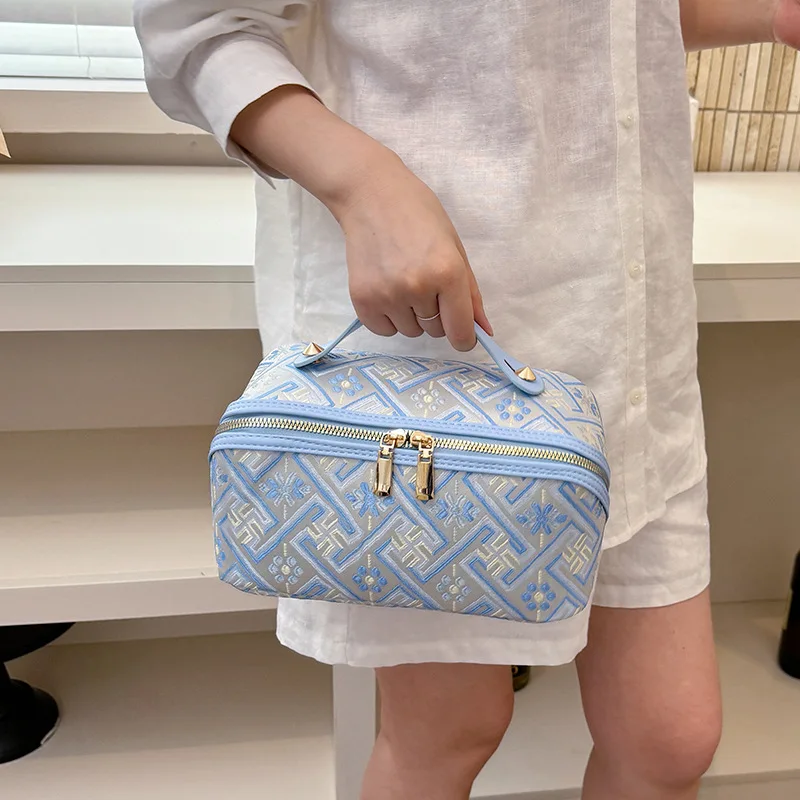 Large Capacity Handheld Makeup Bag Portable Minimalist Style Cosmetic Storage Bag Cloth Travel Design Wash Bags