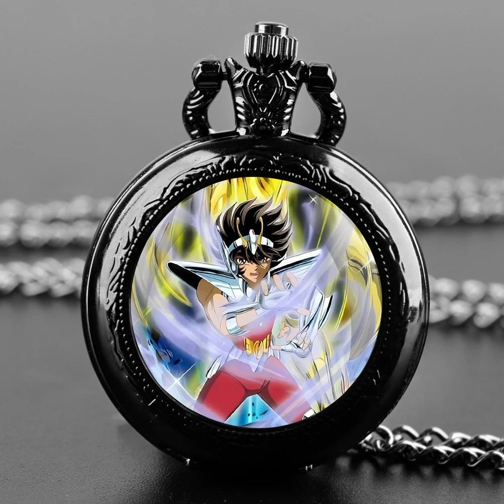 ساعة جيب كوارتز سوداء على شكل قبة زجاجية من Saint Seiya مع قرص أرقام عربية وسلسلة متينة هدية كلاسيكية للرجال والنساء